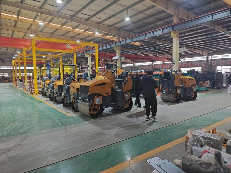 小型壓路機價格不能盲從，先把知識來學(xué)起！